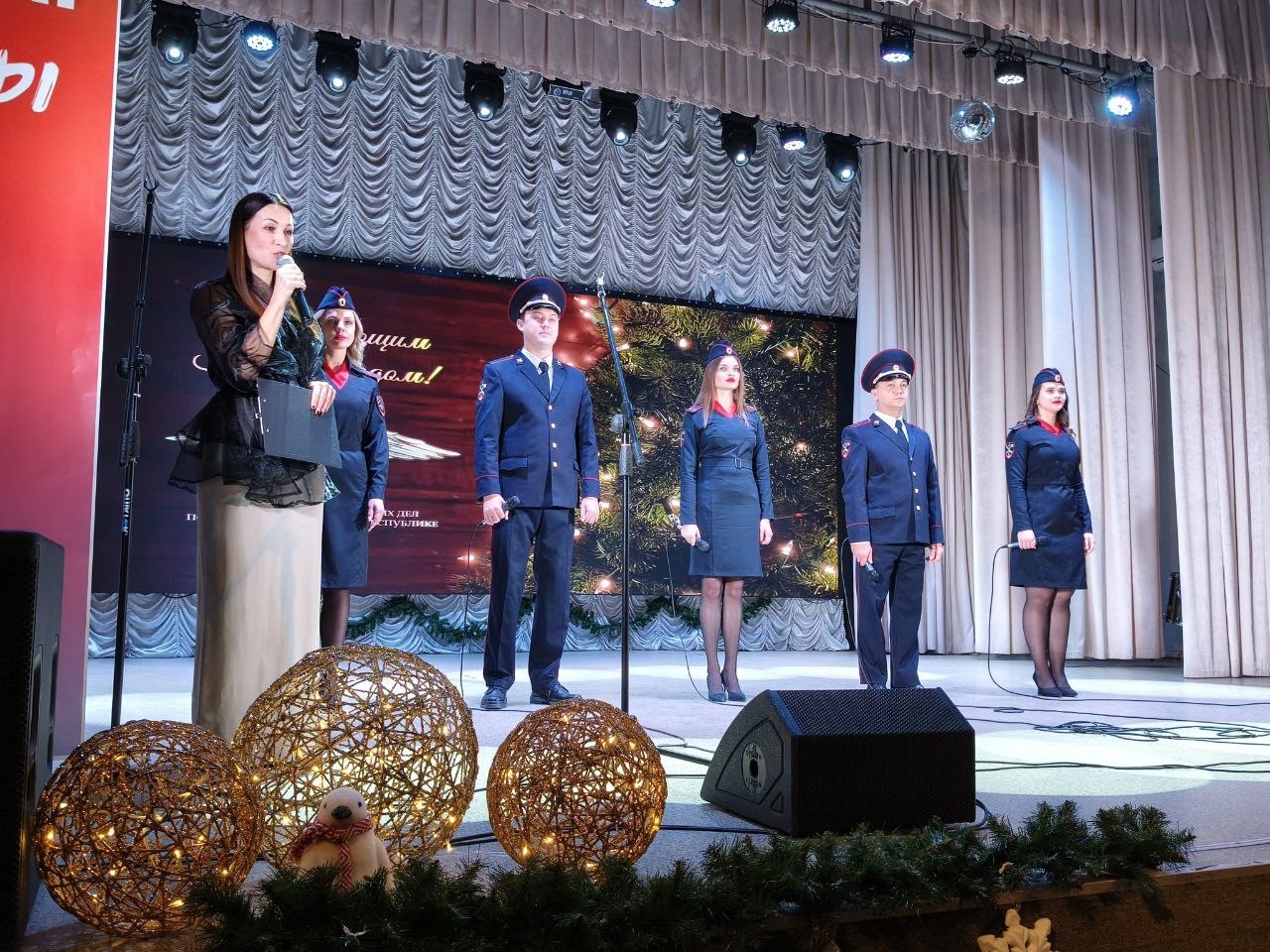 У Новоайдарі відбувся концерт для поліцаїв-зрадників