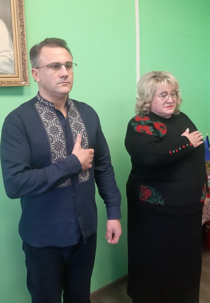 Дружині загиблого прикордонника зі Старобільська передали знак пошани «Захиснику Луганщини» | Новини Старобільськ