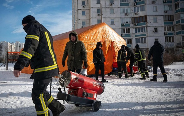 Після масованої атаки РФ у Києві та області тривають проблеми з теплом і електропостачанням