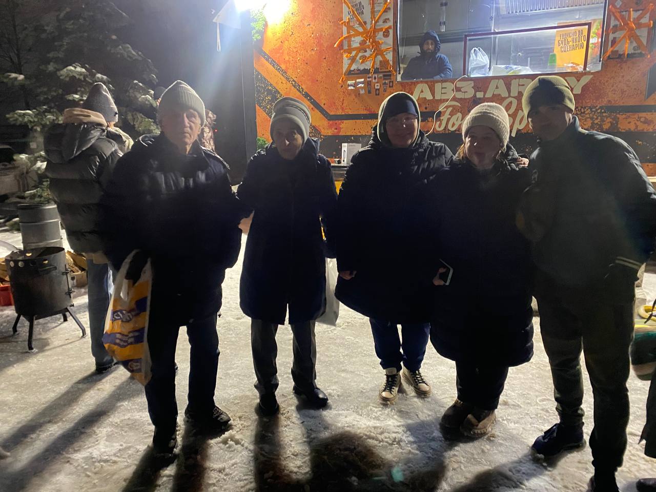 Одяг, ковдри та їжа - у Києві допомагали ВПО