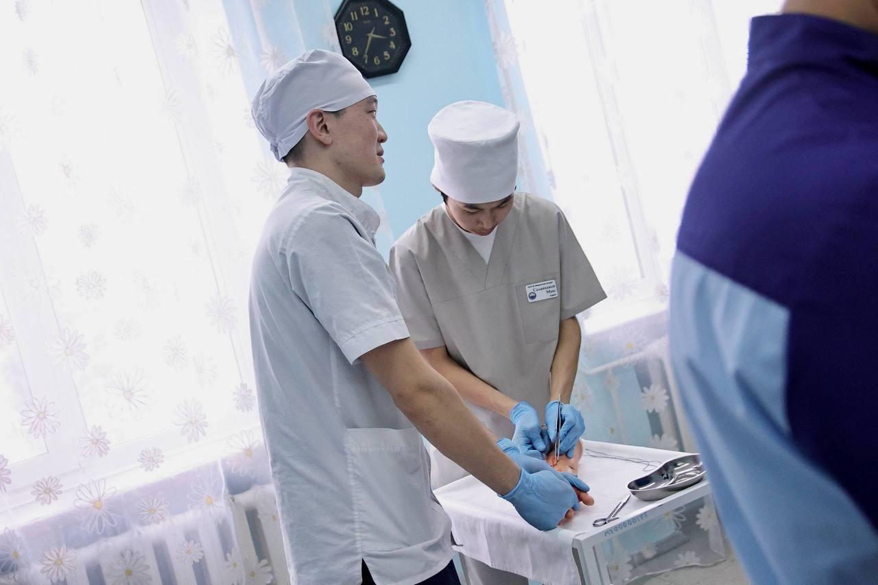 На окуповану Луганщину для «закриття» кадрового дефіциту завезуть студентів-медиків з Алтаю