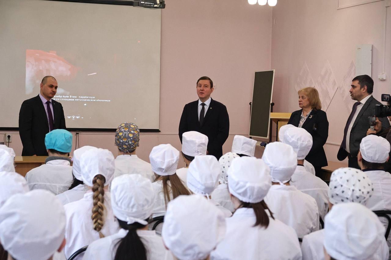 На окуповану Луганщину для «закриття» кадрового дефіциту завезуть студентів-медиків з Алтаю