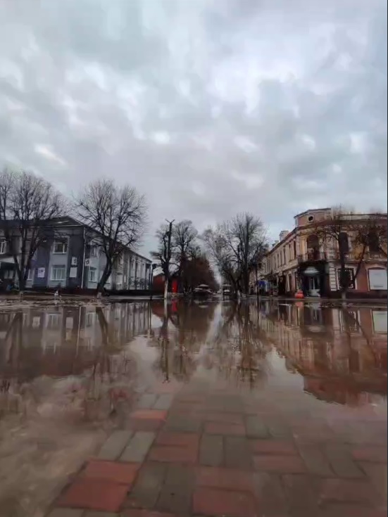 У Старобільську відлига - вулиці "попливли" | Новини Старобільськ