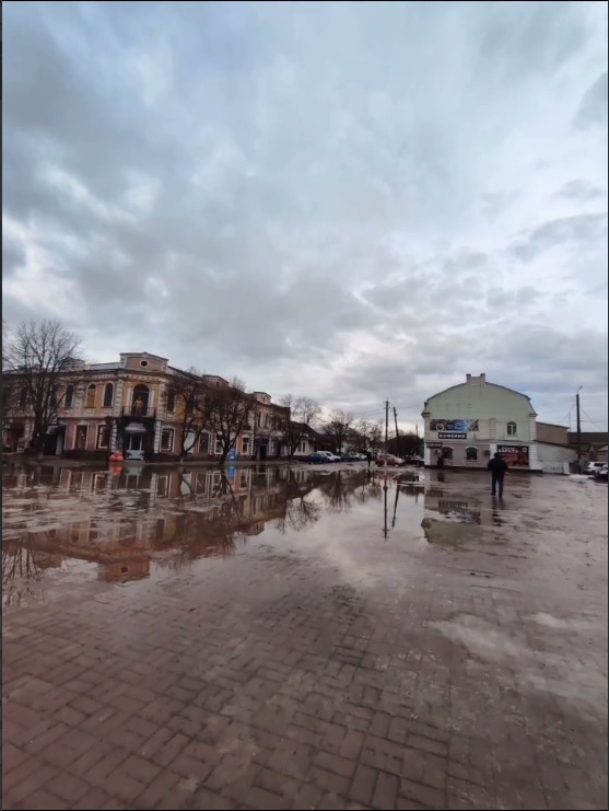 У Старобільську відлига - вулиці "попливли" | Новини Старобільськ