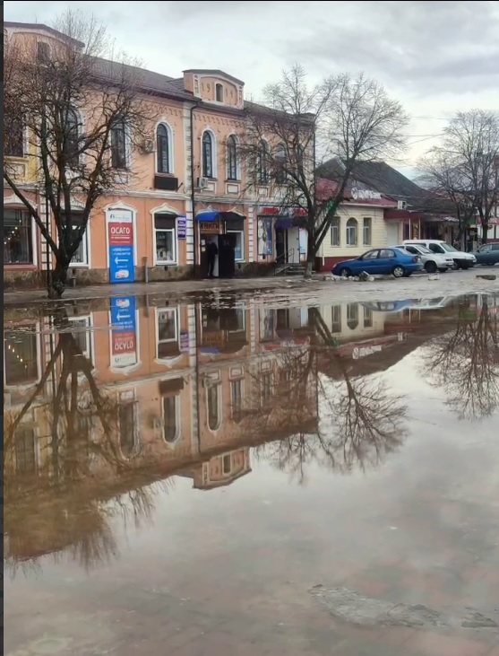 У Старобільську відлига - вулиці "попливли" | Новини Старобільськ
