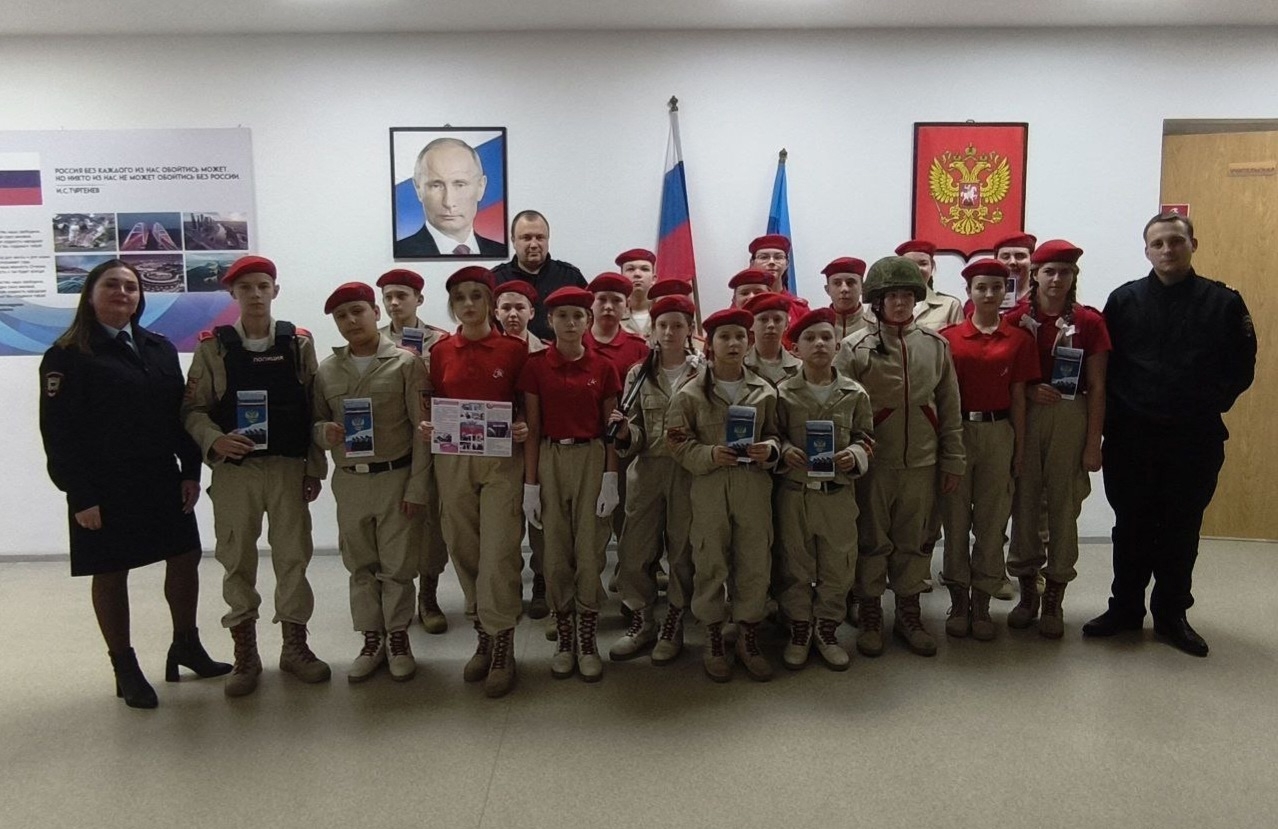 Окупаційні поліціянти у Новодеркулі агітували дітей