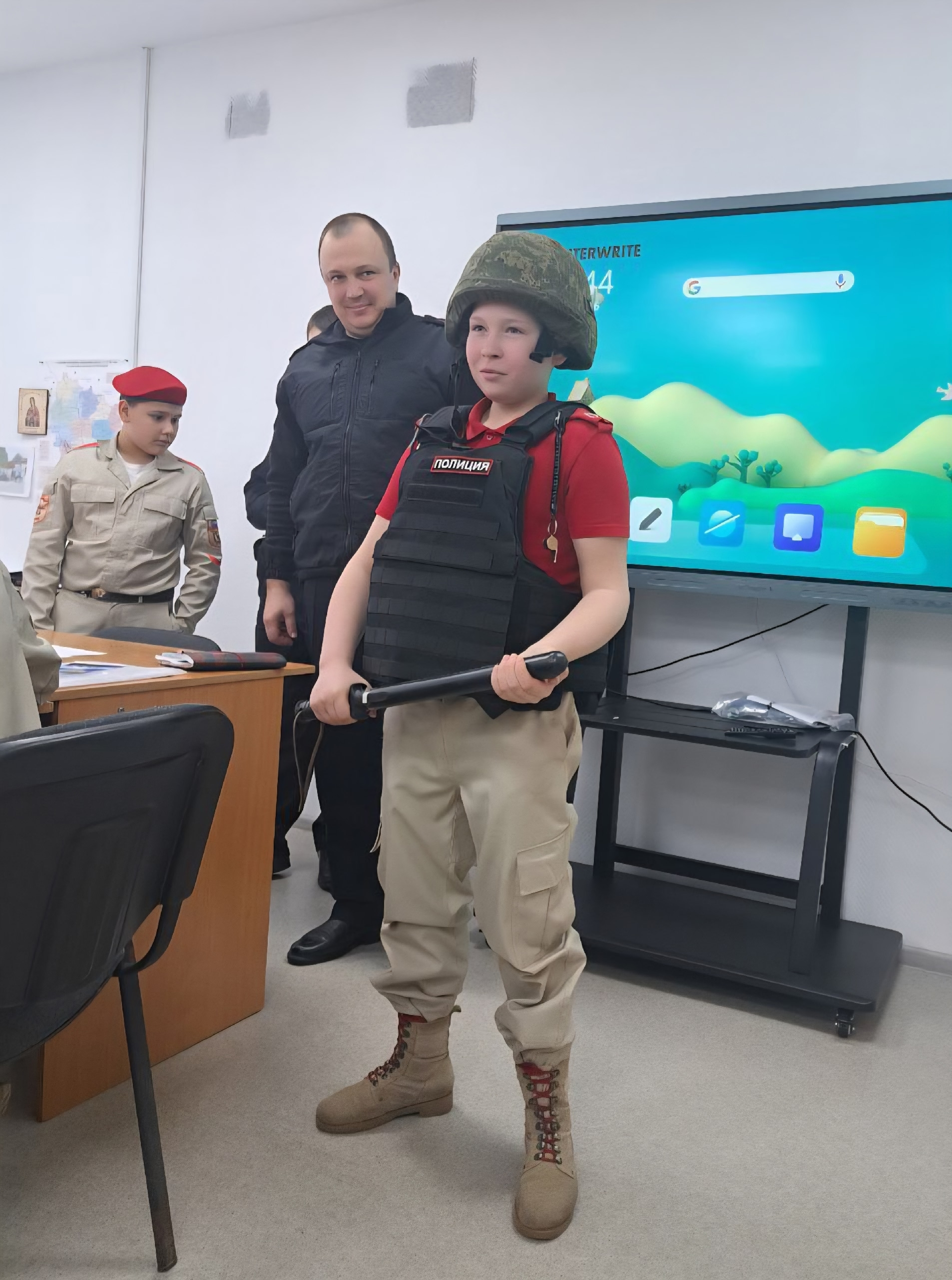 Окупаційні поліціянти у Новодеркулі агітували дітей