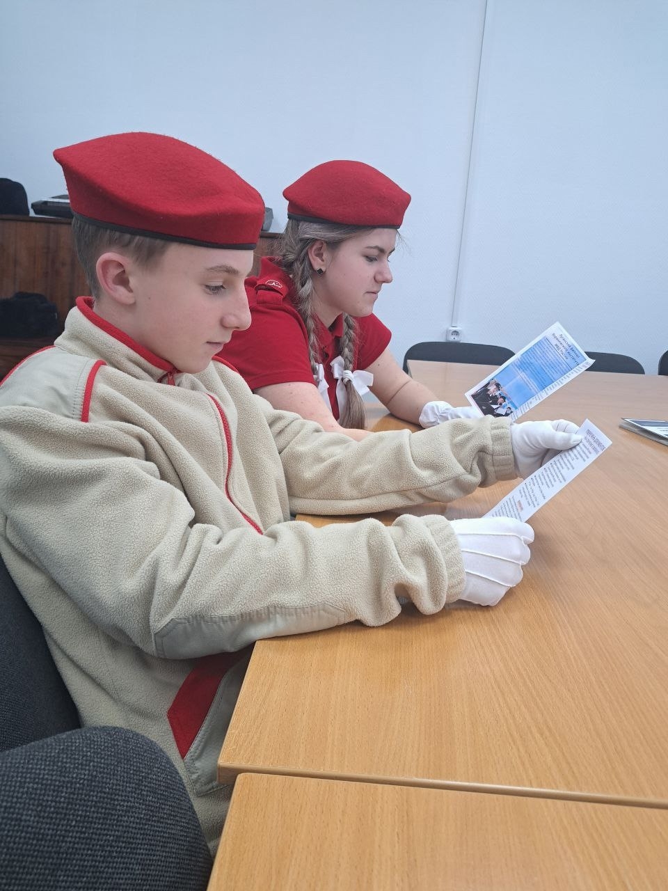 Окупаційні поліціянти у Новодеркулі агітували дітей