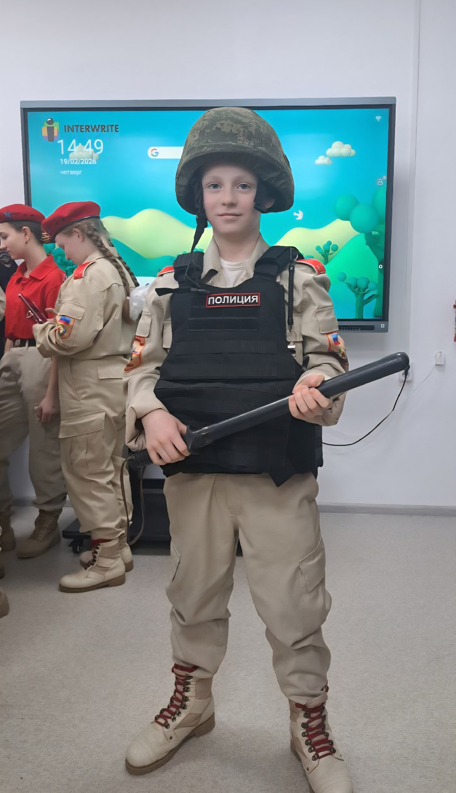 Окупаційні поліціянти у Новодеркулі агітували дітей