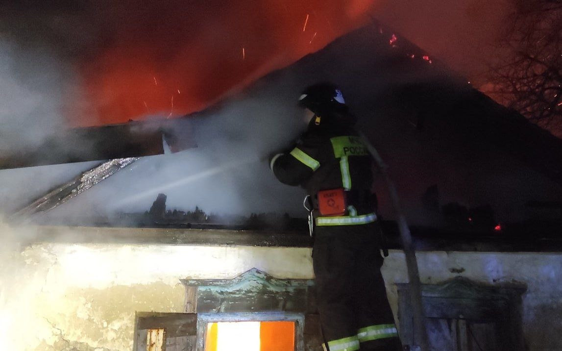 На Марківщині сталася пожежа у приватному подвір’ї