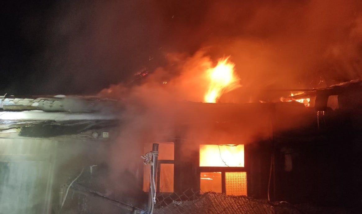 На Марківщині сталася пожежа у приватному подвір’ї