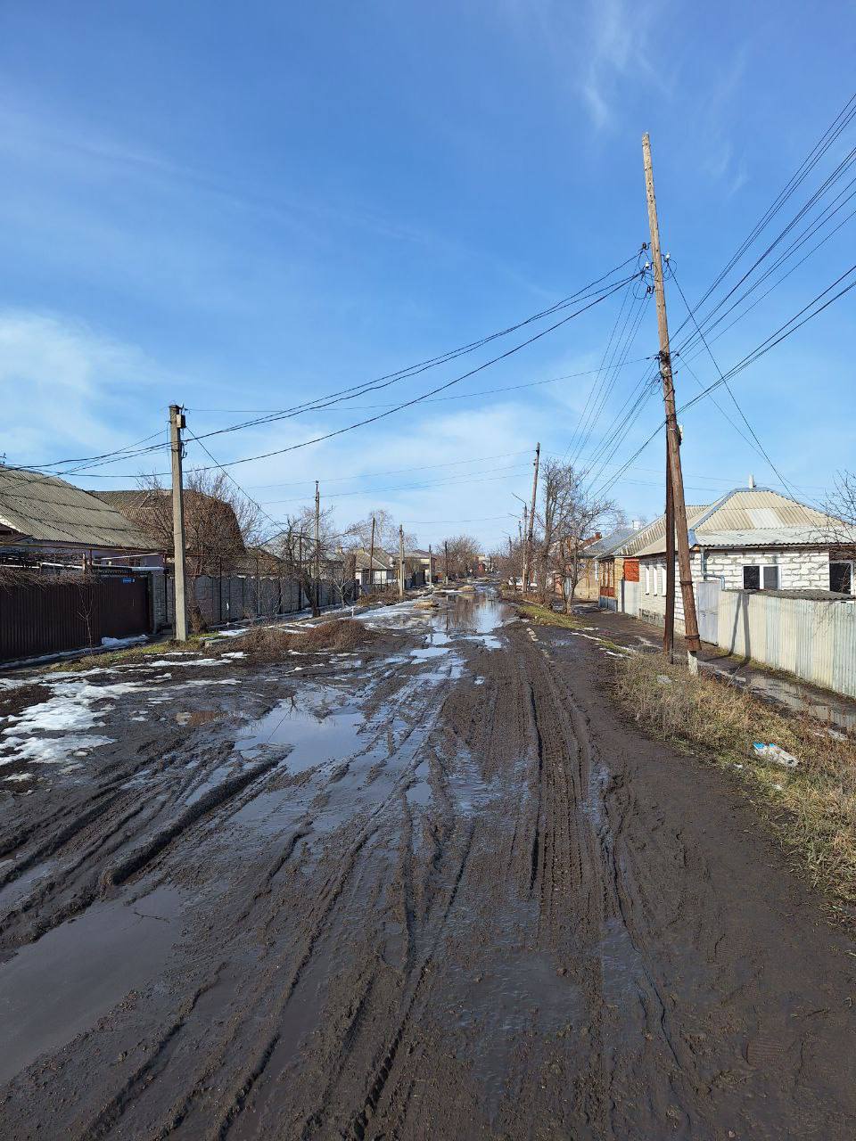 Вулиця Велика Садова у Старобільську схожа на болото | Новини Старобільськ