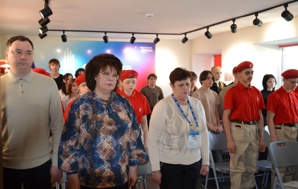 У Новоайдарі колаборанти святкували четверту річницю окупації