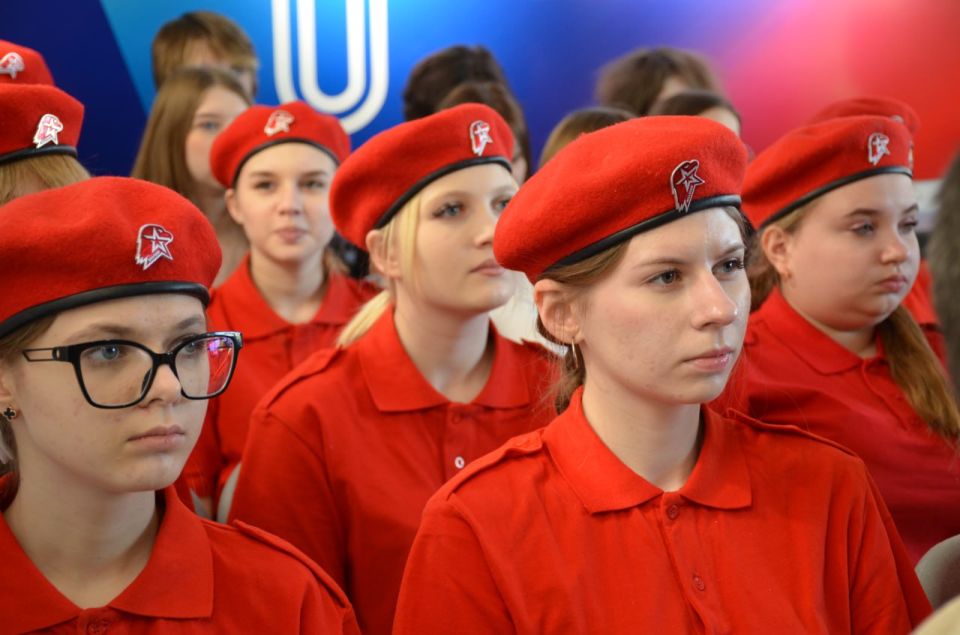 У Новоайдарі колаборанти святкували четверту річницю окупації