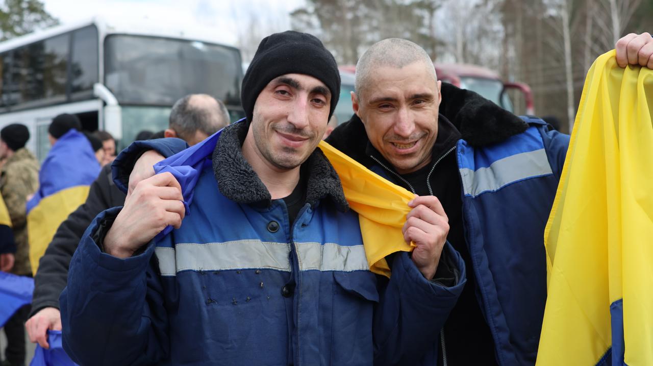 Україна повернула з російського полону ще 300 військових та двох цивільних