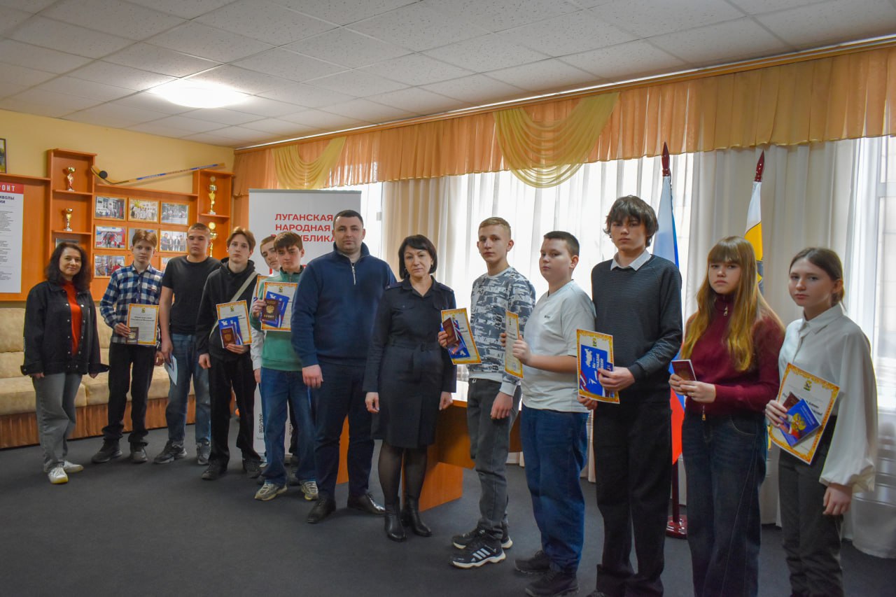 Примусова паспортизація молоді - на честь жіночого свята | Новини Старобільськ