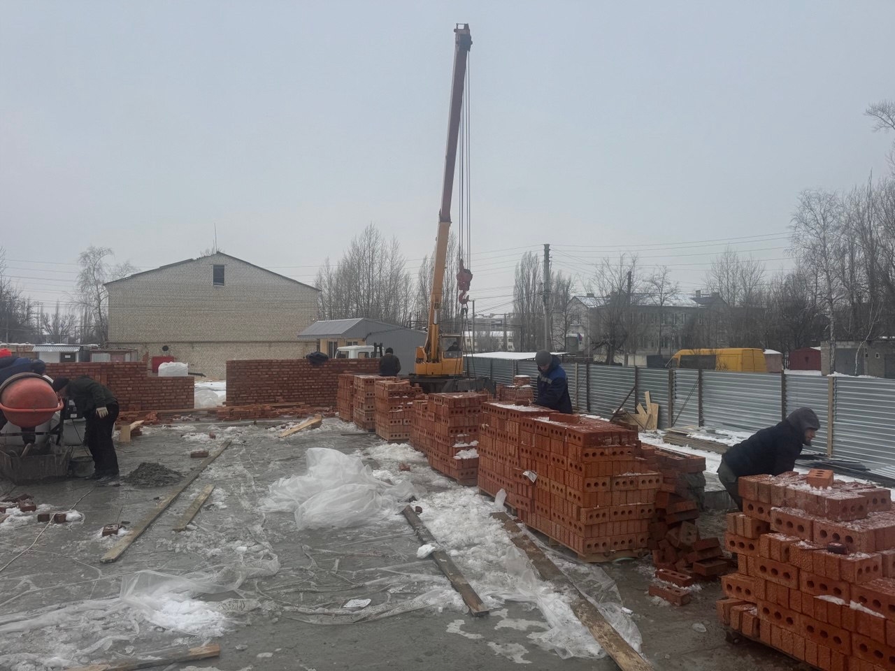 18% за рік: окупанти назвали темпи будівництва у Старобільську "надшвидкими" | Новини Старобільськ