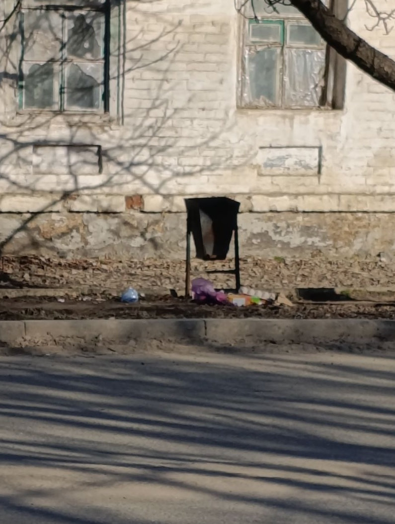 Сміття, сміття, сміття - люди у Старобільську обурені | Новини Старобільськ