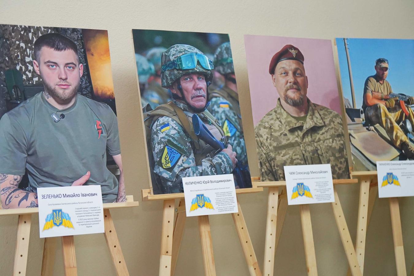 У Дніпрі відкрили фотовиставку «Добровольці Луганщини»