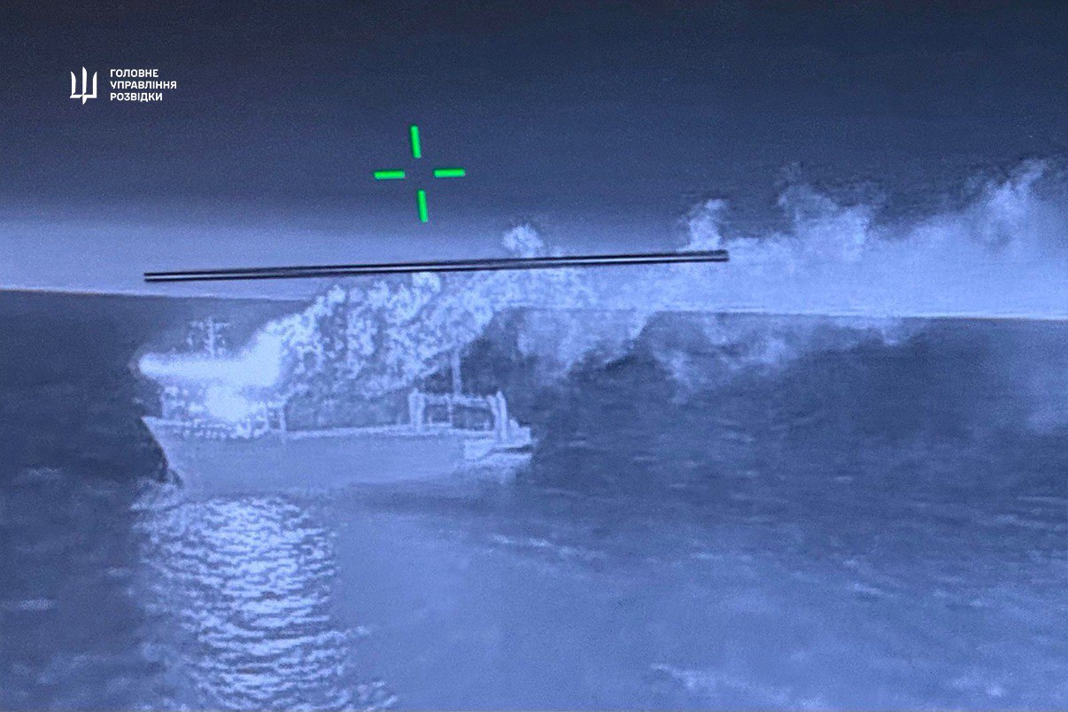 Українські розвідники уразили два російські військові судна біля Керченської переправи