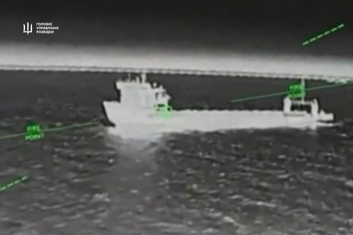 Українські розвідники уразили два російські військові судна біля Керченської переправи