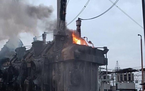 Через масовану атаку РФ в кількох регіонах України запровадили аварійні відключення світла