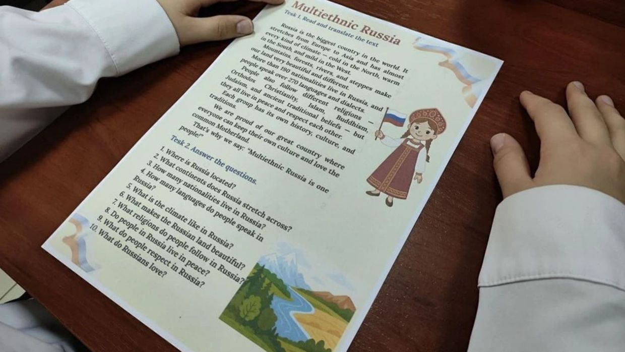 У Луганську просувають посібник з англійської мови з російськими наративами