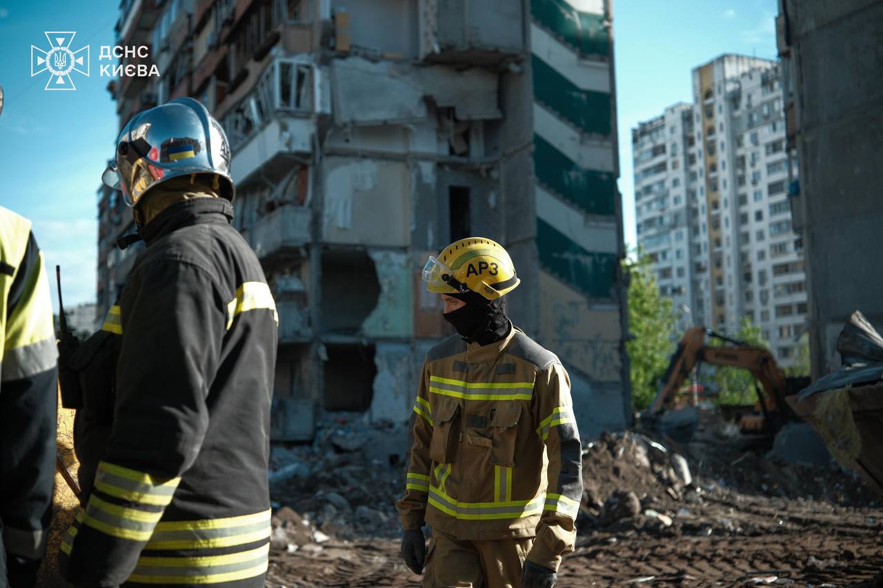У Києві завершили пошуково-рятувальну операцію після російського удару