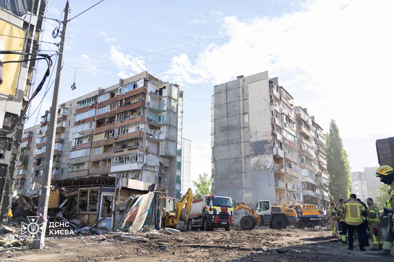 У Києві завершили пошуково-рятувальну операцію після російського удару