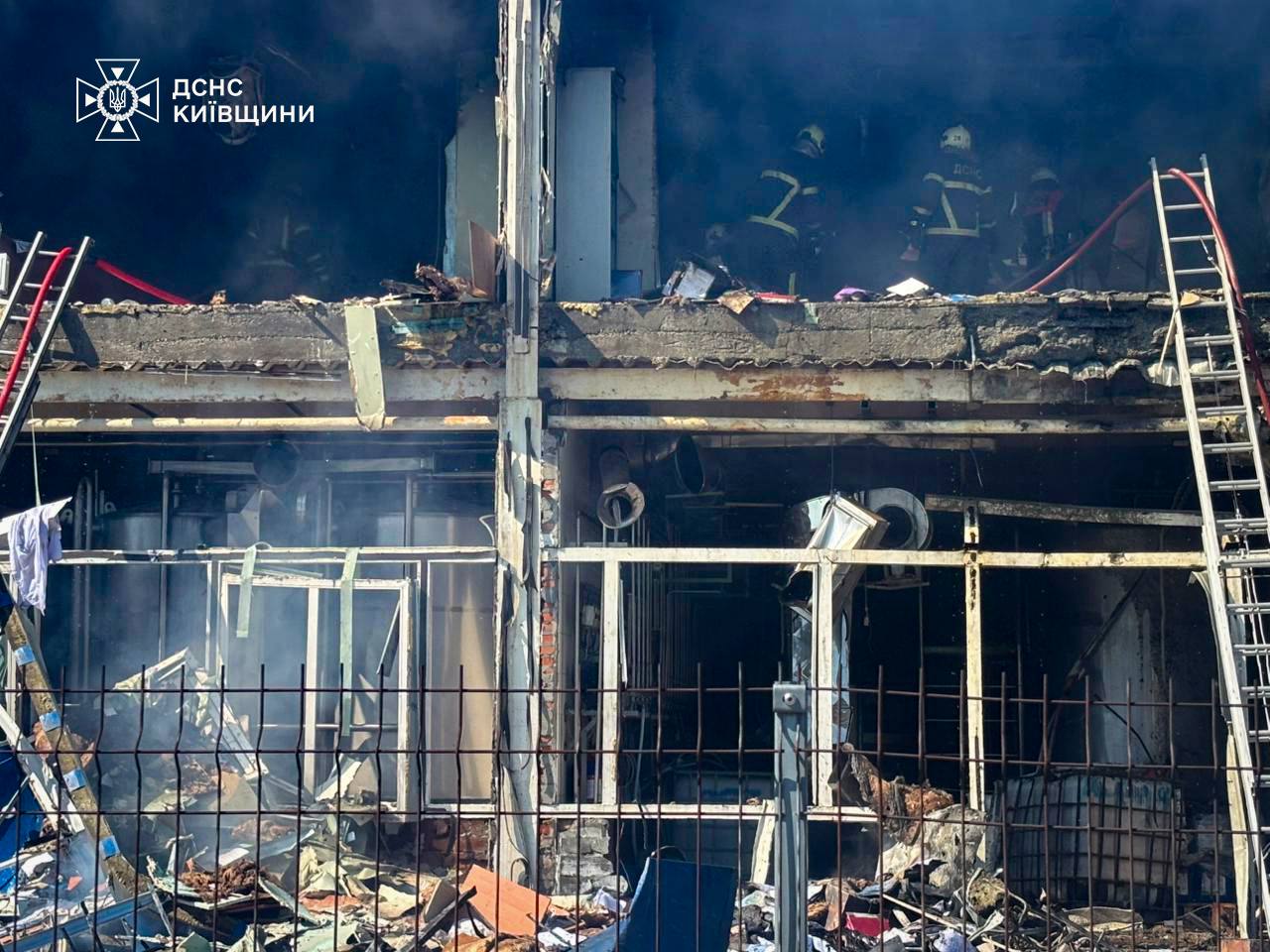 Російський дрон вдарив по молокозаводу на Київщині