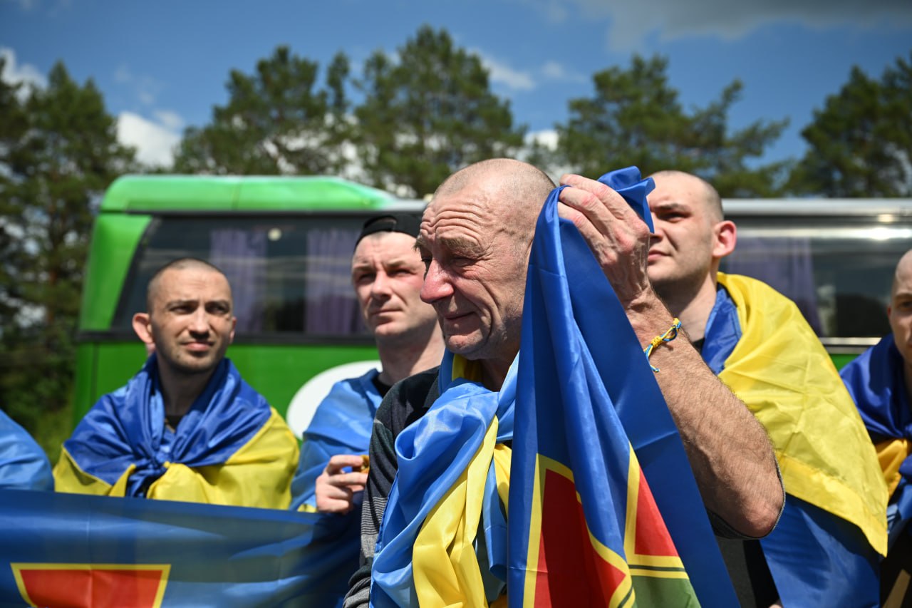 З російського полону повернулися 185 українських захисників та один цивільний