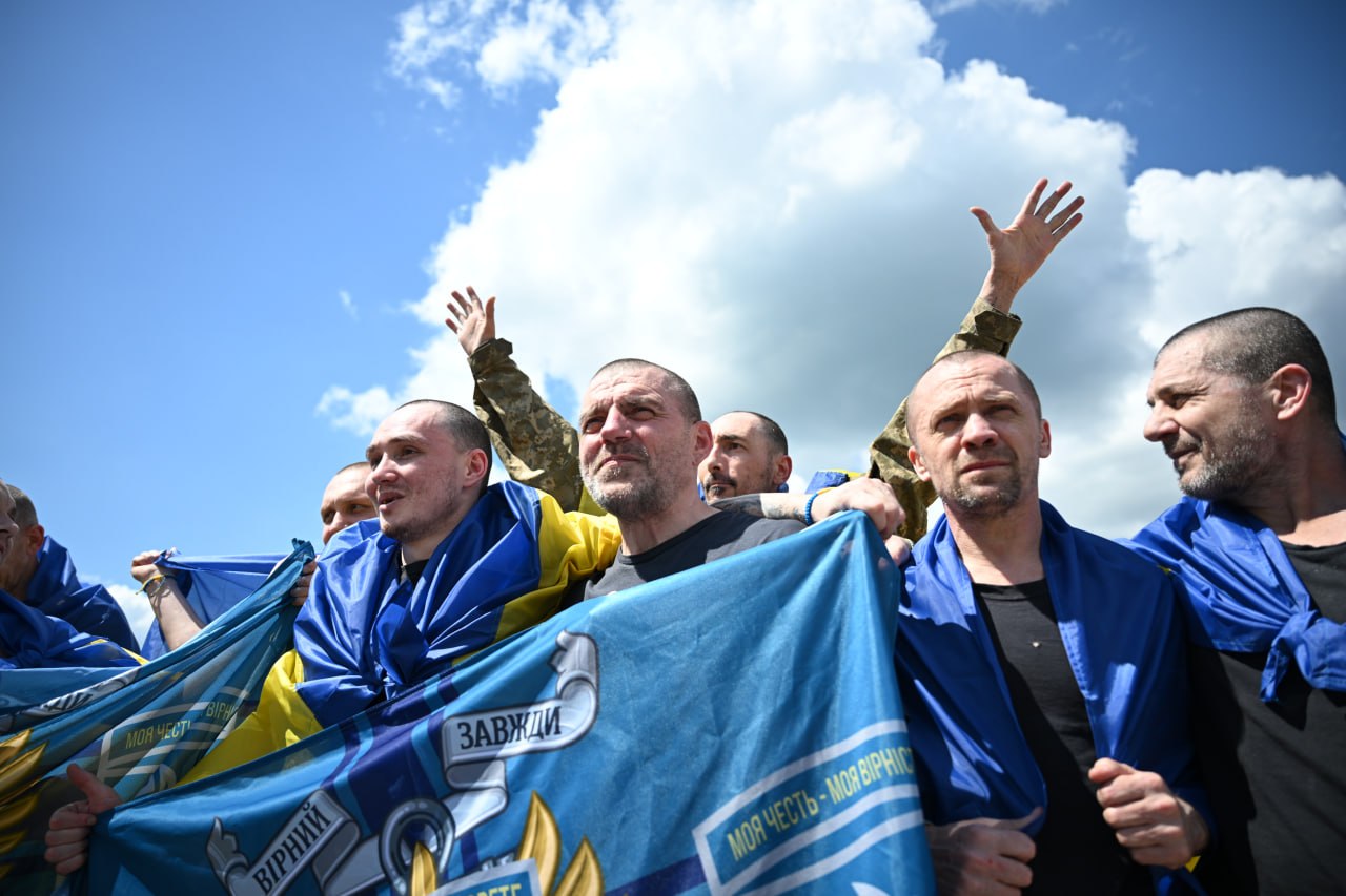 З російського полону повернулися 185 українських захисників та один цивільний