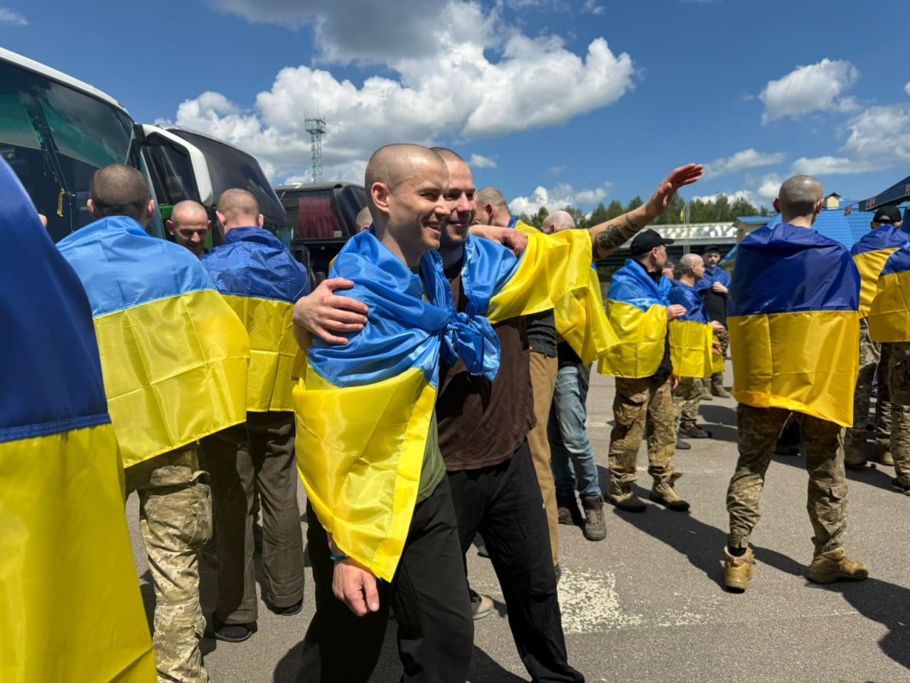 З російського полону повернулися 185 українських захисників та один цивільний