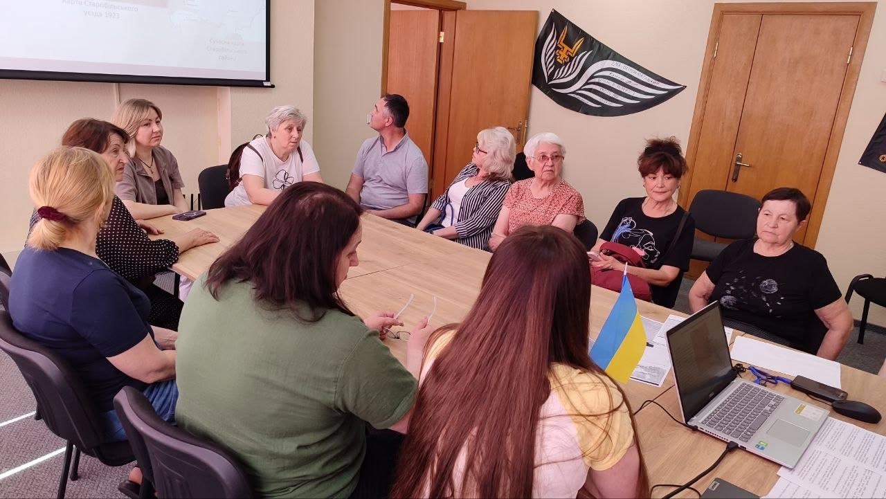 На Старобільщині презентували архівну колекцію документів за понад 200 років історії краю