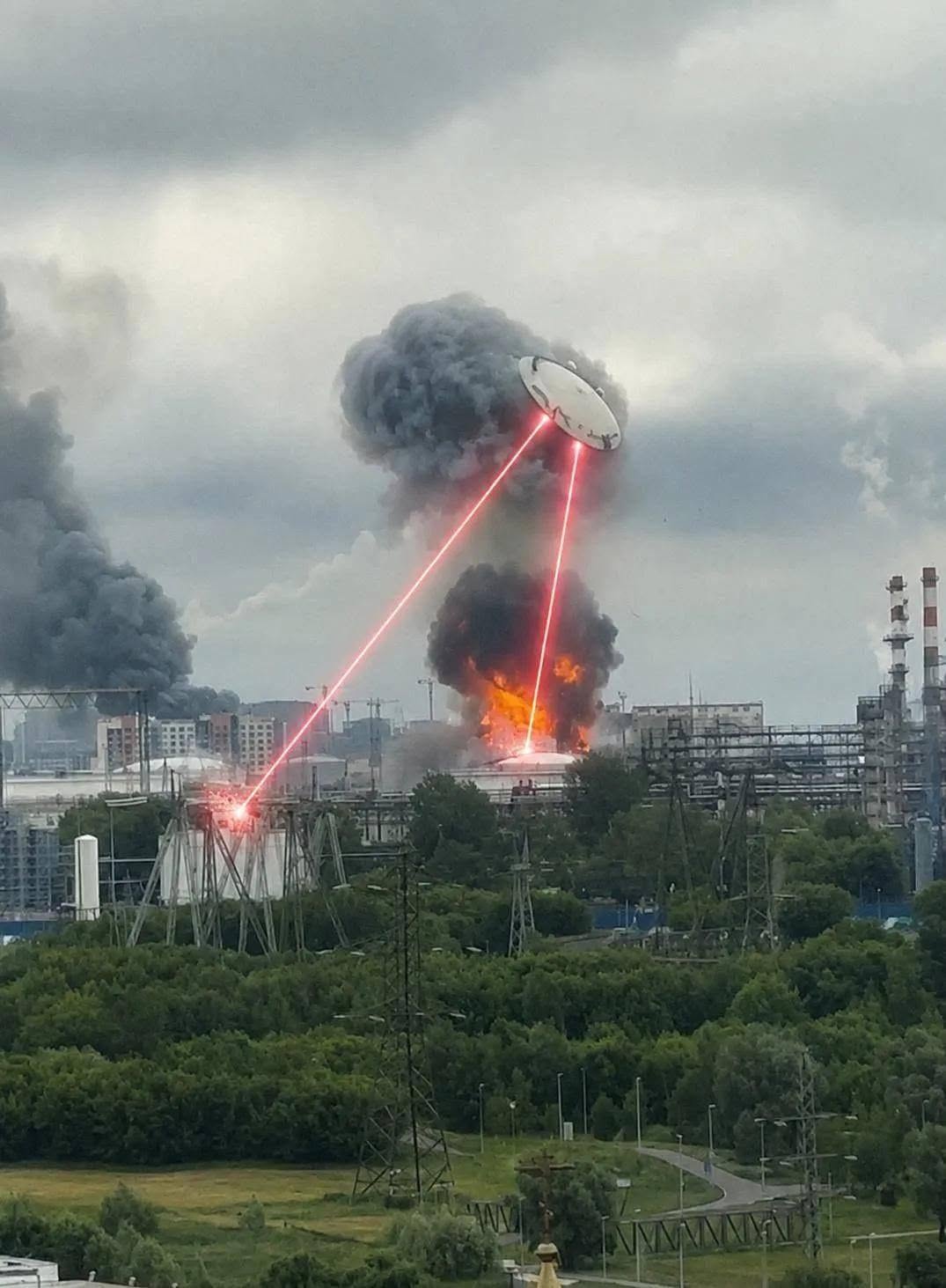 Прильоти по НПЗ у москві: мережа вибухнула мемами