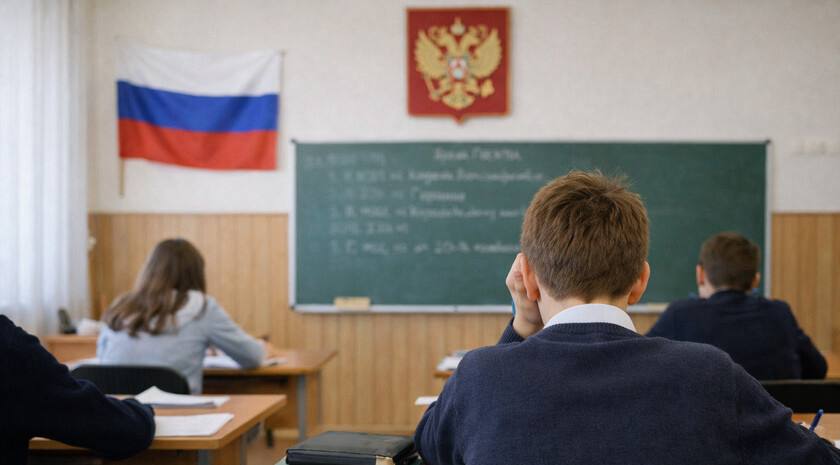 Школярі в окупації будуть вивчати історію «Донбасу та новоросії»