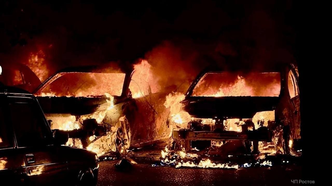 Чоловік у Ростові спалив АЗС та 21 автомобіль