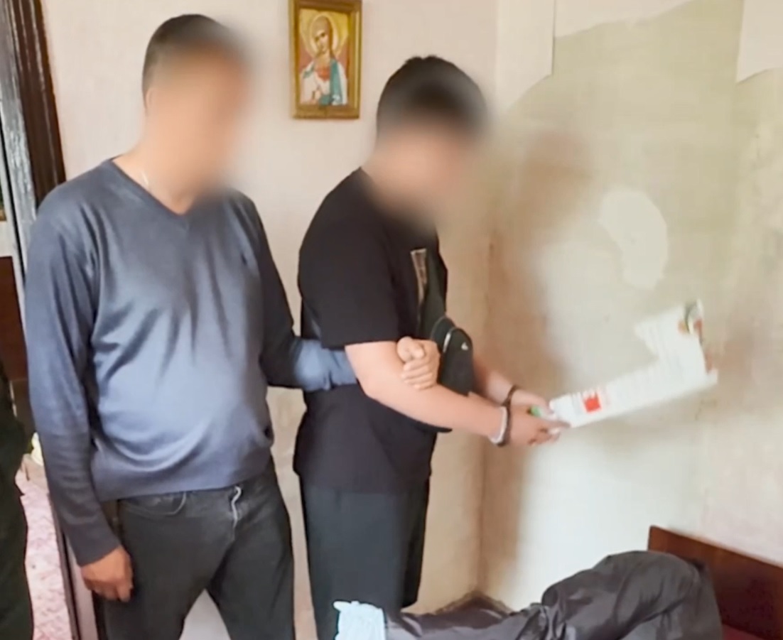 У Білолуцьку затримали жінку та її 17-річного сина за підозрою у вбивстві двох пенсіонерів