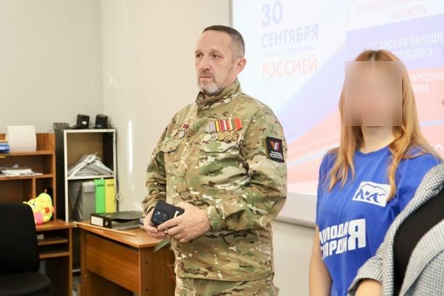 У російських школах до річниці анексії українських територій дітей вчили збирати автомати