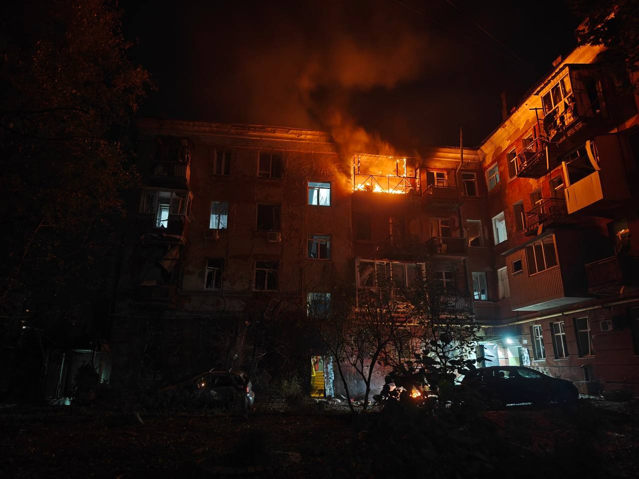 У Луганську після нічної атаки загинула жінка, виникли пожежі та перебої зі зв'язком